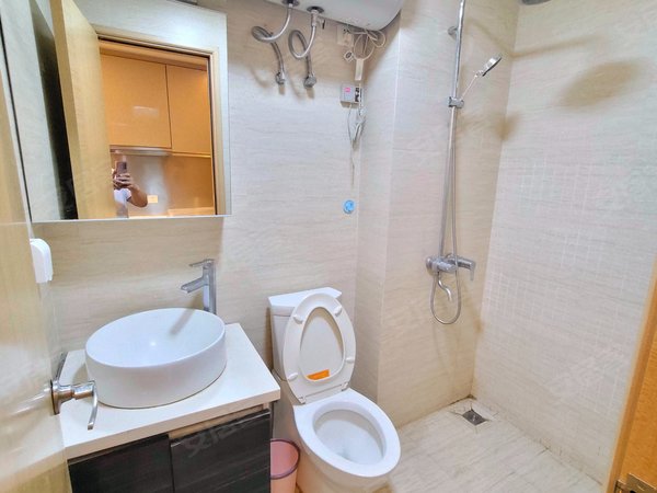 沈阳大东津桥天润公寓中街商圈吾悦广场精装一室电梯公寓可押一付一近