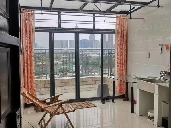 龙洲花园6楼 3室2 厅1卫1露台 2400一月 看房方便,越城租房-绍兴58