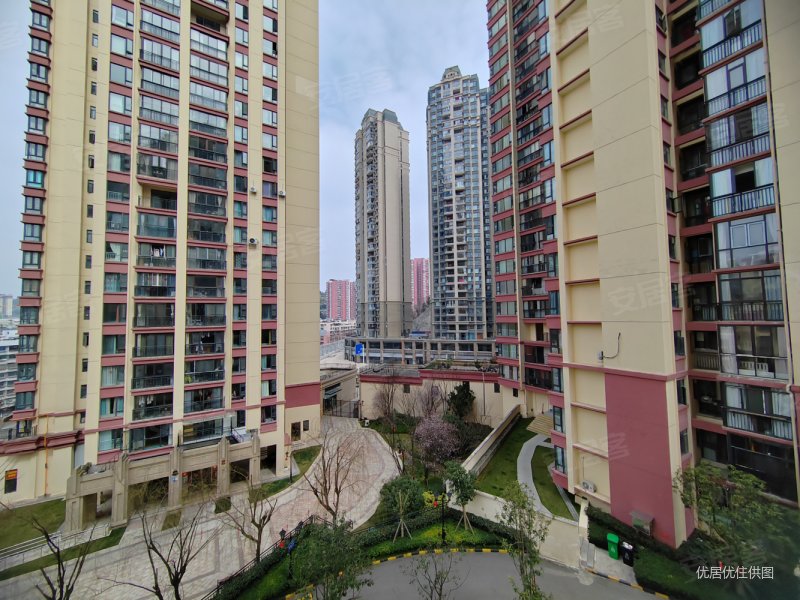 恒大都会广场3室2厅2卫电梯房