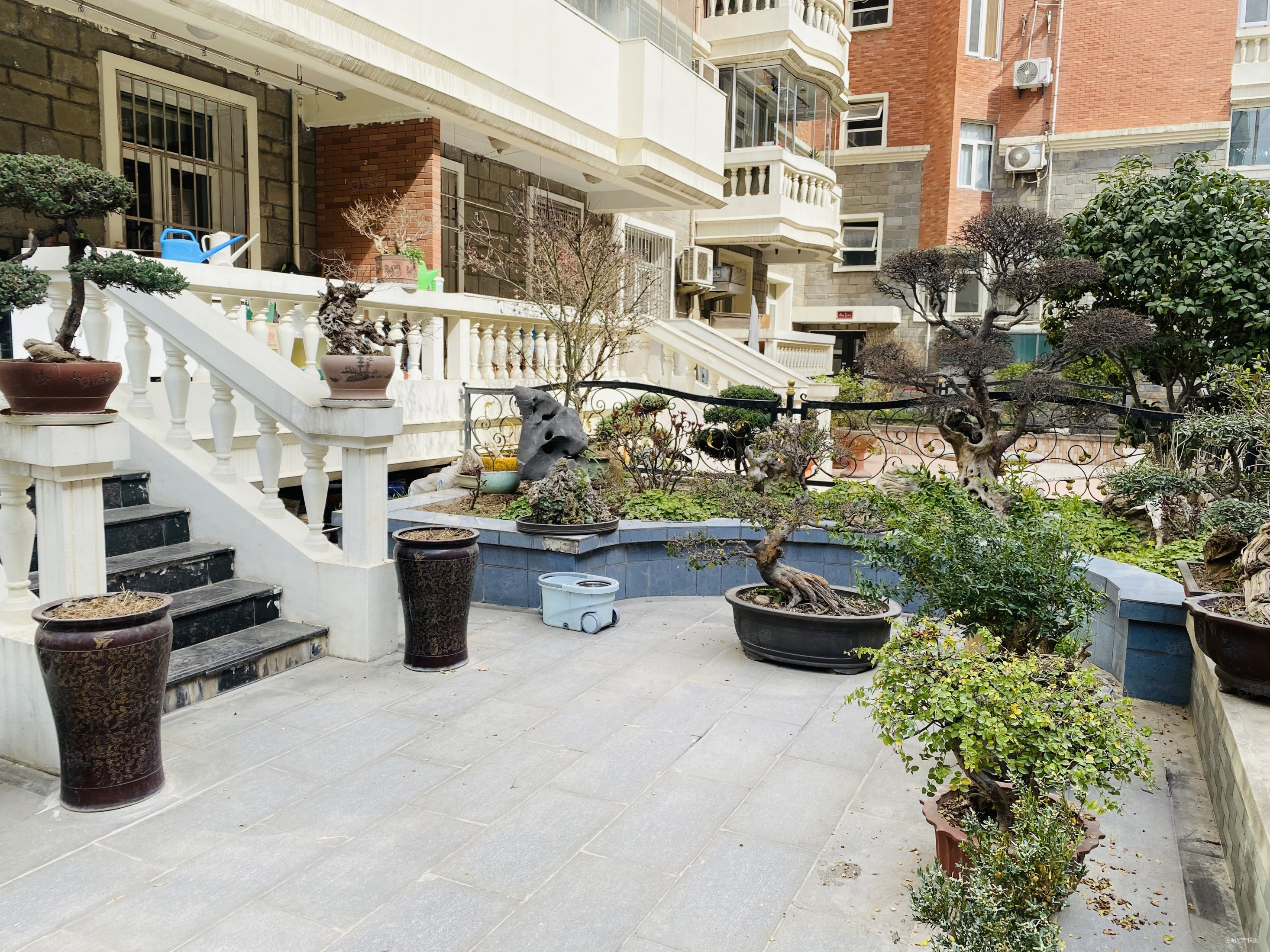 鸿景花园4室2厅2卫243.41㎡西南630万