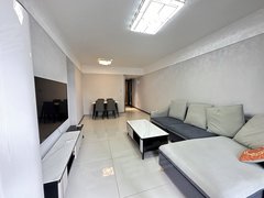 清远清城清城城区独立办公房（带车位）客厅有空调，1.8米床 大沙发，香海彼岸出租房源真实图片