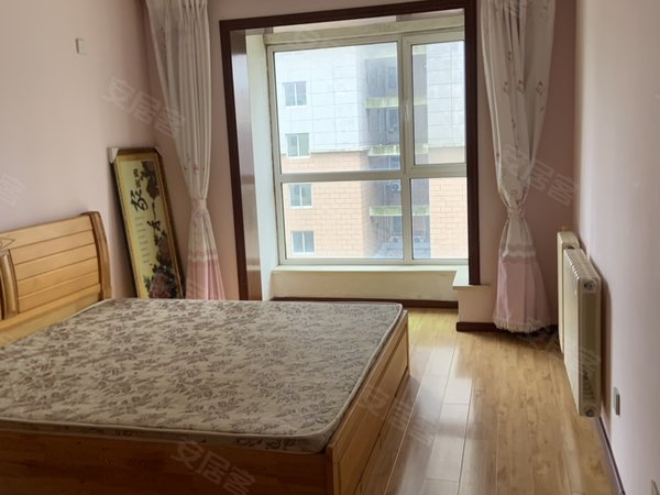 青岛黄岛薛家岛锦都家园锦都家园多层好房,南北通透,室内面积大,随时