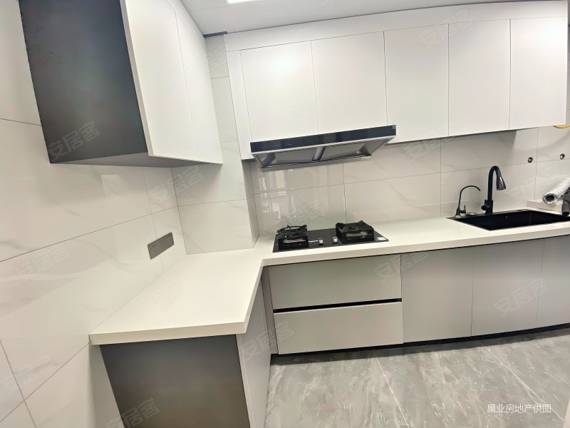 彭州南部新城 次新小区 楼层好 精装修套三 双卫,明信仕林悦府二手房