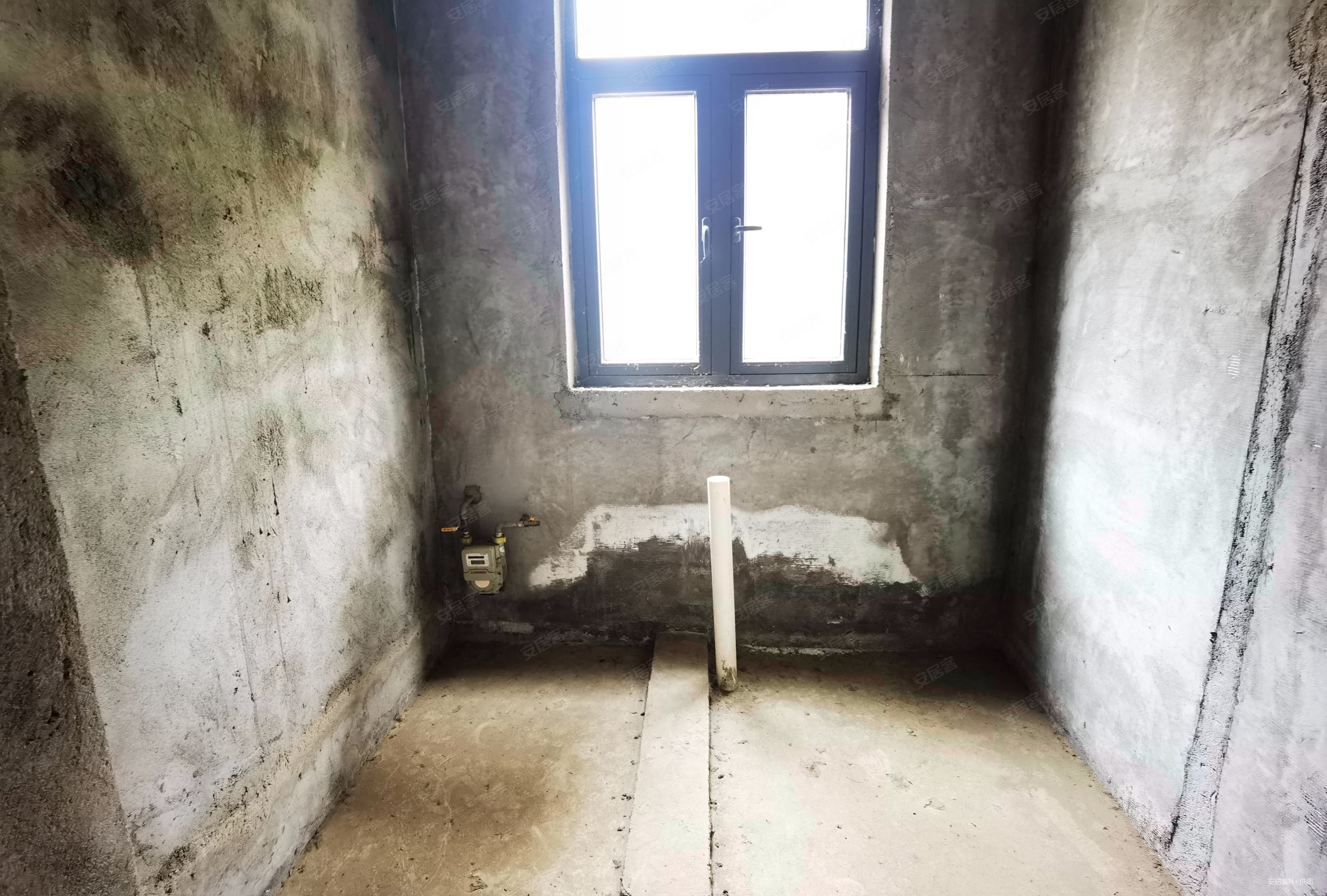 恒大龙城(别墅)4室2厅3卫188㎡南北215万