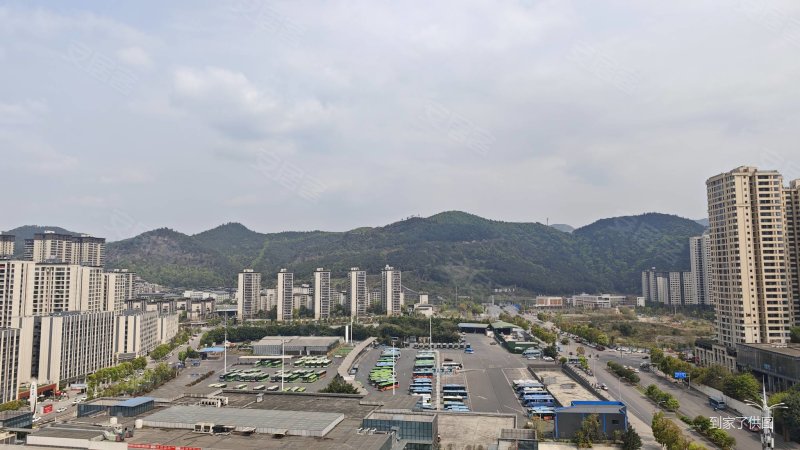 单价6k买鱼胡路地铁旁大四房双卫房价回到十年前真正的地铁站旁