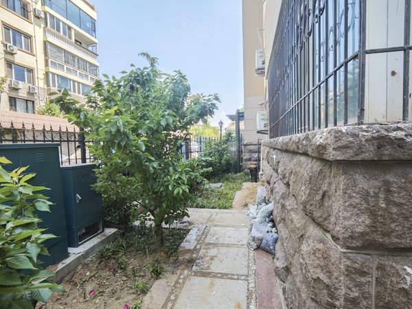 【多图】亚麦花园,浮山前租房,新上一楼带近200平大院 方正套四 家具