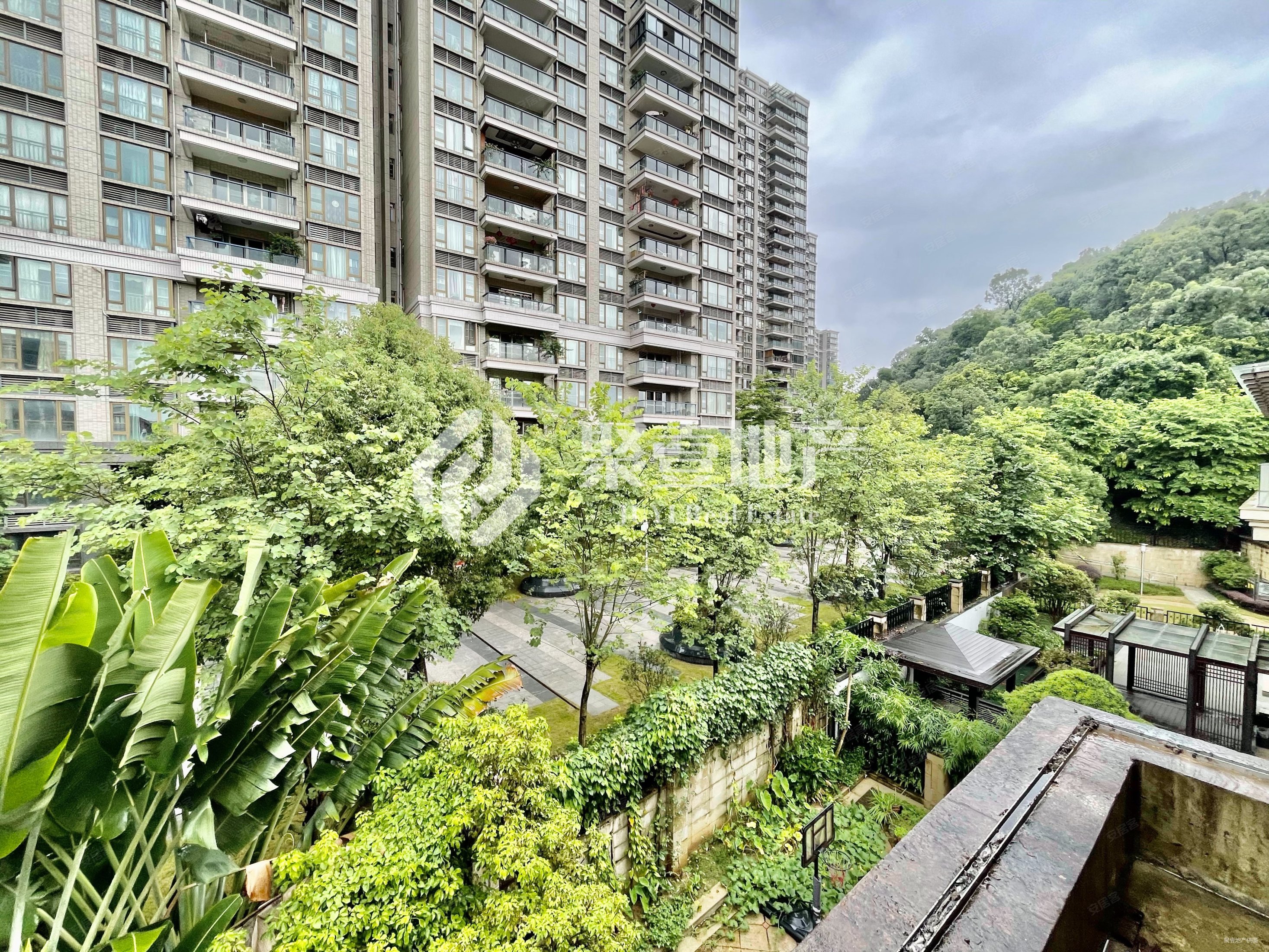 天骄御峰花园别墅商业配套成熟密度低临地铁出行方便