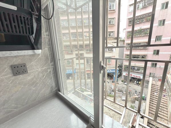 深圳龙岗坂田金沙住宅区(自建房)免中介费 精装电梯公寓 民水民电 押