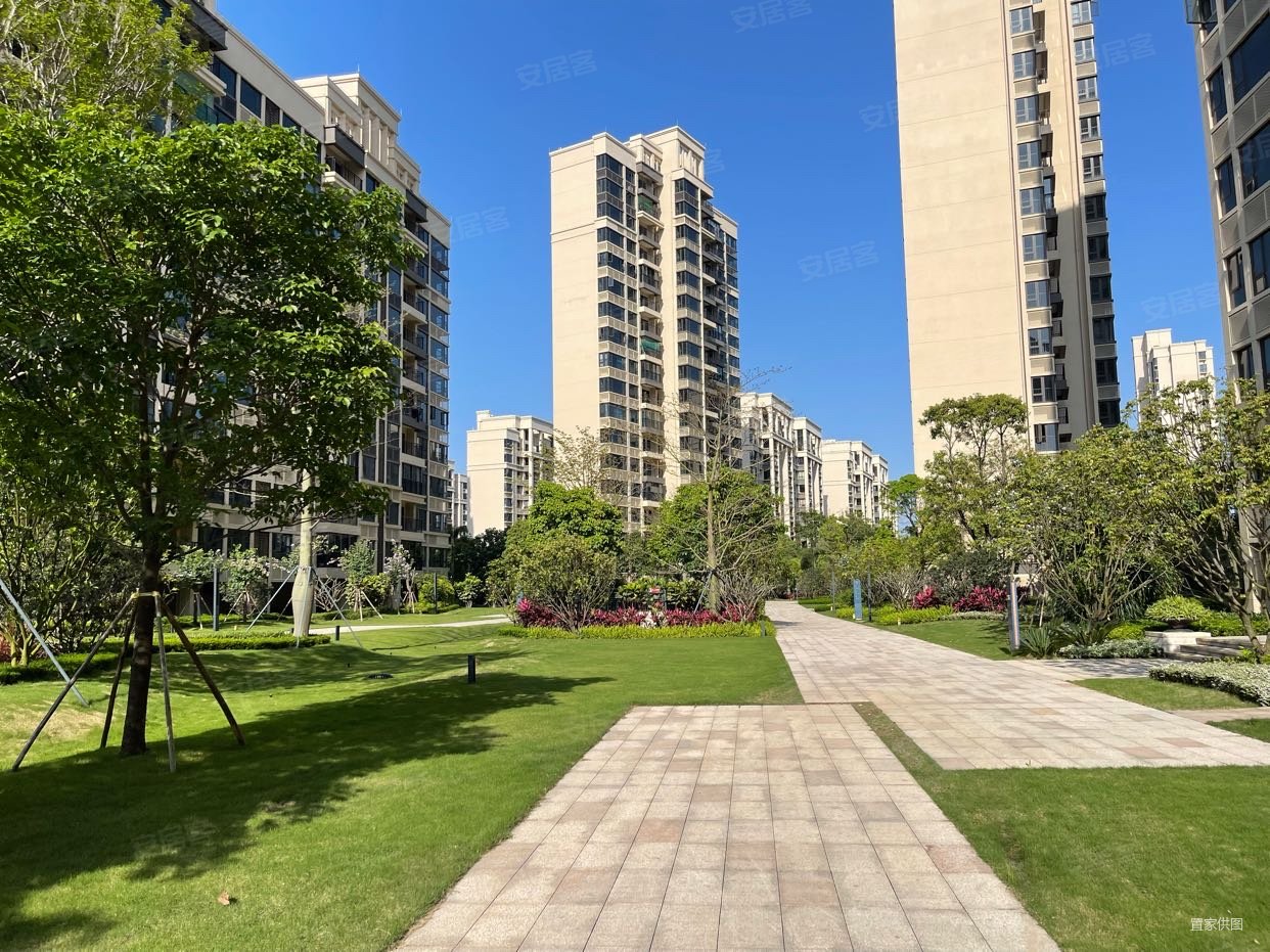 华发依山郡黄杨一路3室2厅2卫9393平方米