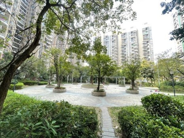 深圳光明光明楼村花园(一期)楼村花园精装大三房,南北通透户型,交通