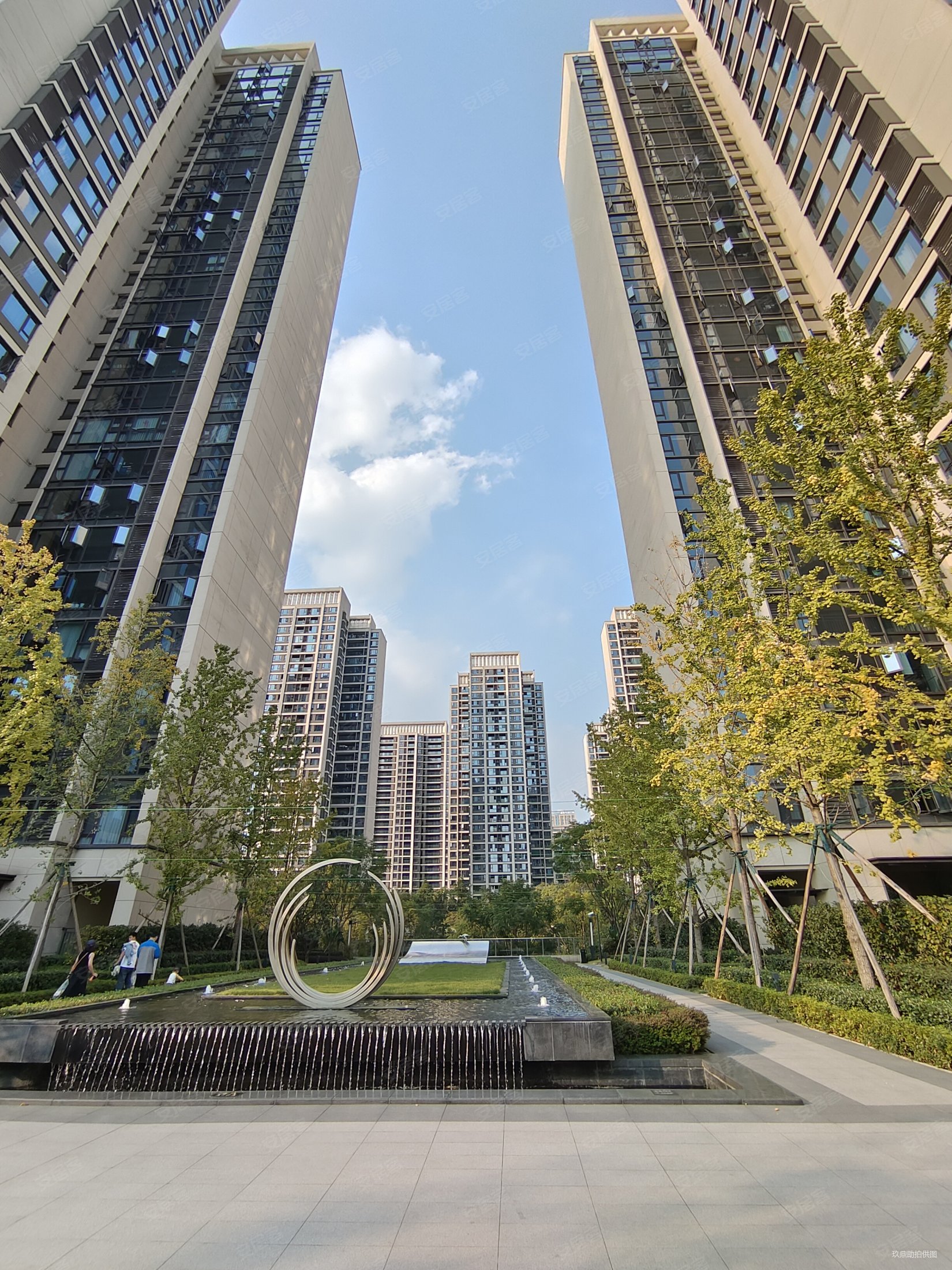 怡心湖岸3室2厅2卫105.55㎡南北252万