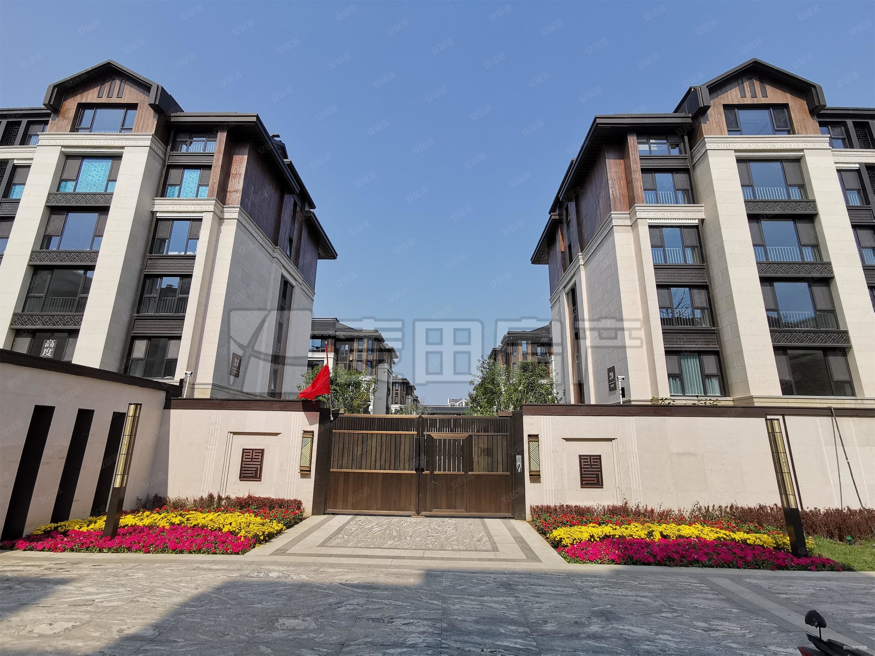 世华龙樾四里4室2厅3卫331.18㎡东南4290万