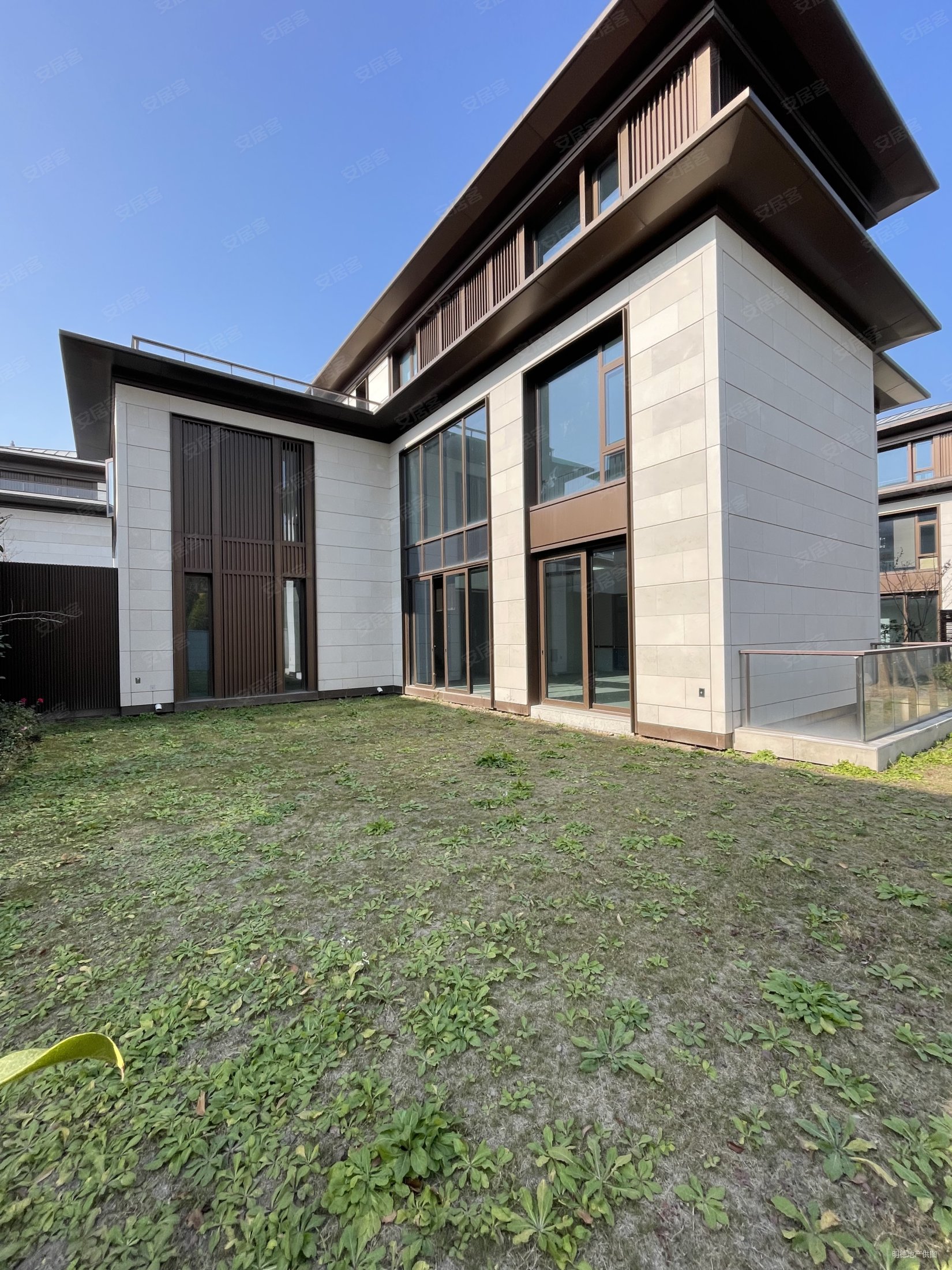 中间位置,碧云尊邸(别墅)二手房,7000万,4室2厅,3卫,382平米-上海安居