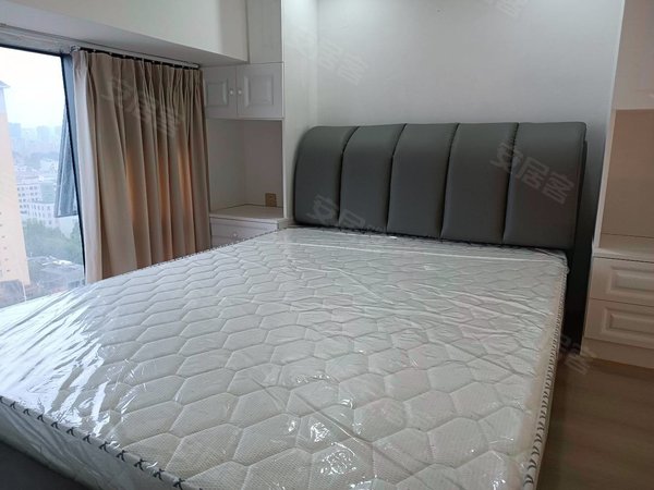 昆明五华龙泉路万彩城(商住楼)盘龙江边江景百爵公寓精装两居室出租