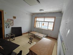 淄博沂源城区二中东边，4楼，两室，可配家具家电一年8500出租房源真实图片