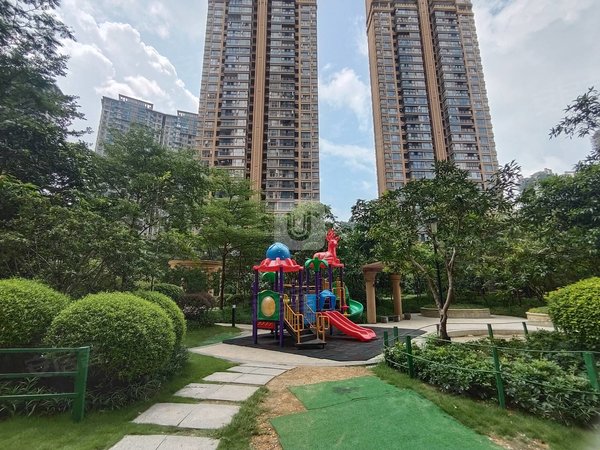 【多图】霖峰一号,凤岭北租房,霖峰一号 4室2厅2卫 配套齐全 电梯房