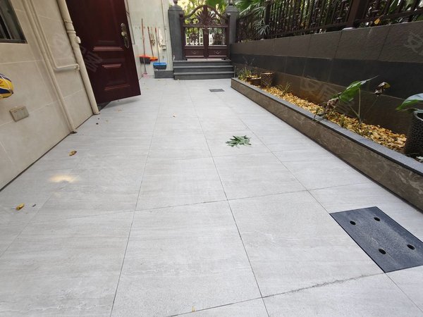 桂林象山中山南路彰泰鸣翠新城万象城旁彰泰鸣翠新都带院子拎包入住!出租1000元月出租房源真实图片