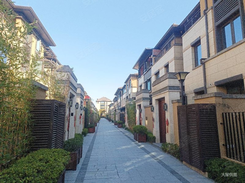 房东急售万科开发有天有地的排屋南进门490万送2个车位