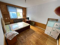 丹东振兴第二医院福春小区，一室一厅，2楼，包取暖，干净利索，季度付出租房源真实图片