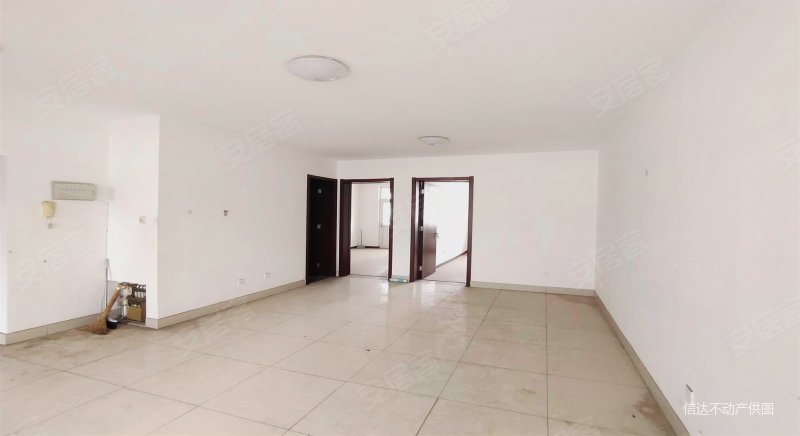 新出 龙山小区 8年房龄 地暖 中间楼层 单价4600