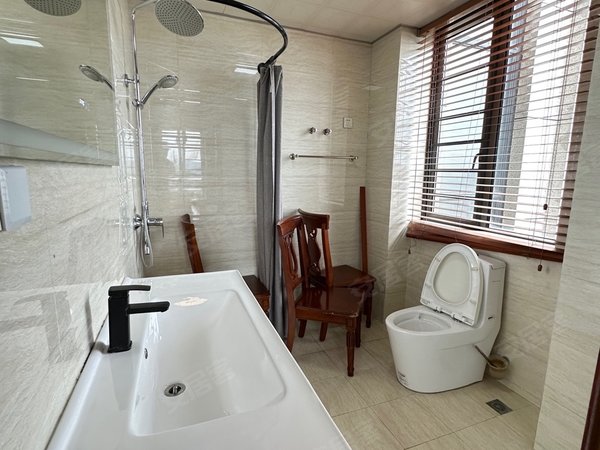 湖州吴兴西南新城得力浅水湾九八医院  市中心 银泰城  爱山广场