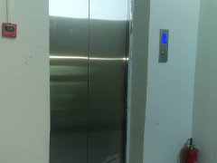 三甲电梯房单间适合单人和夫妻居住，交通便利。