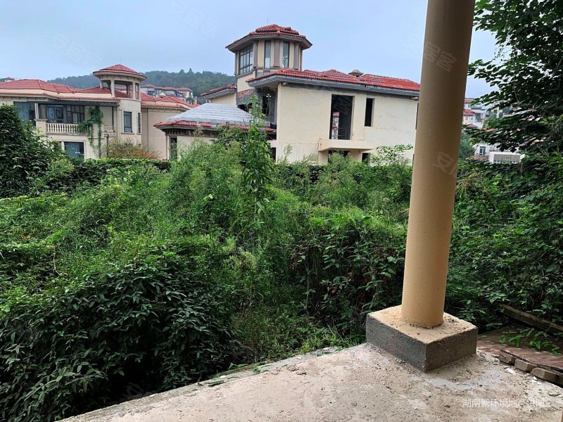 双车库,卓越麓山别墅(别墅)二手房,405万,6室2厅,4卫,252平米-长沙