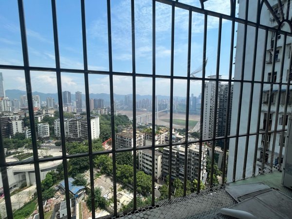 重庆渝中渝中区观音岩纯阳洞小区七星岗轻轨站旁 看江 电梯房 单间