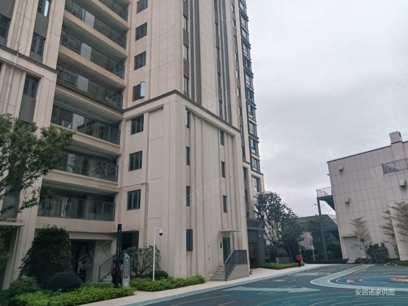 荣融繁荣里正南朝向带电梯双卫近医院停车方便