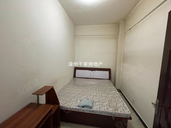 唐山滦州安康北路康迈小区康迈小区两室 好停车 地暖 随时可以入住 出行方便。出租房源真实图片
