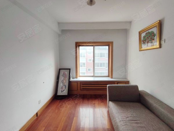 沈阳大东东中街龙溪花园东中街 龙溪花园 简单装修 拎包即住出租房源