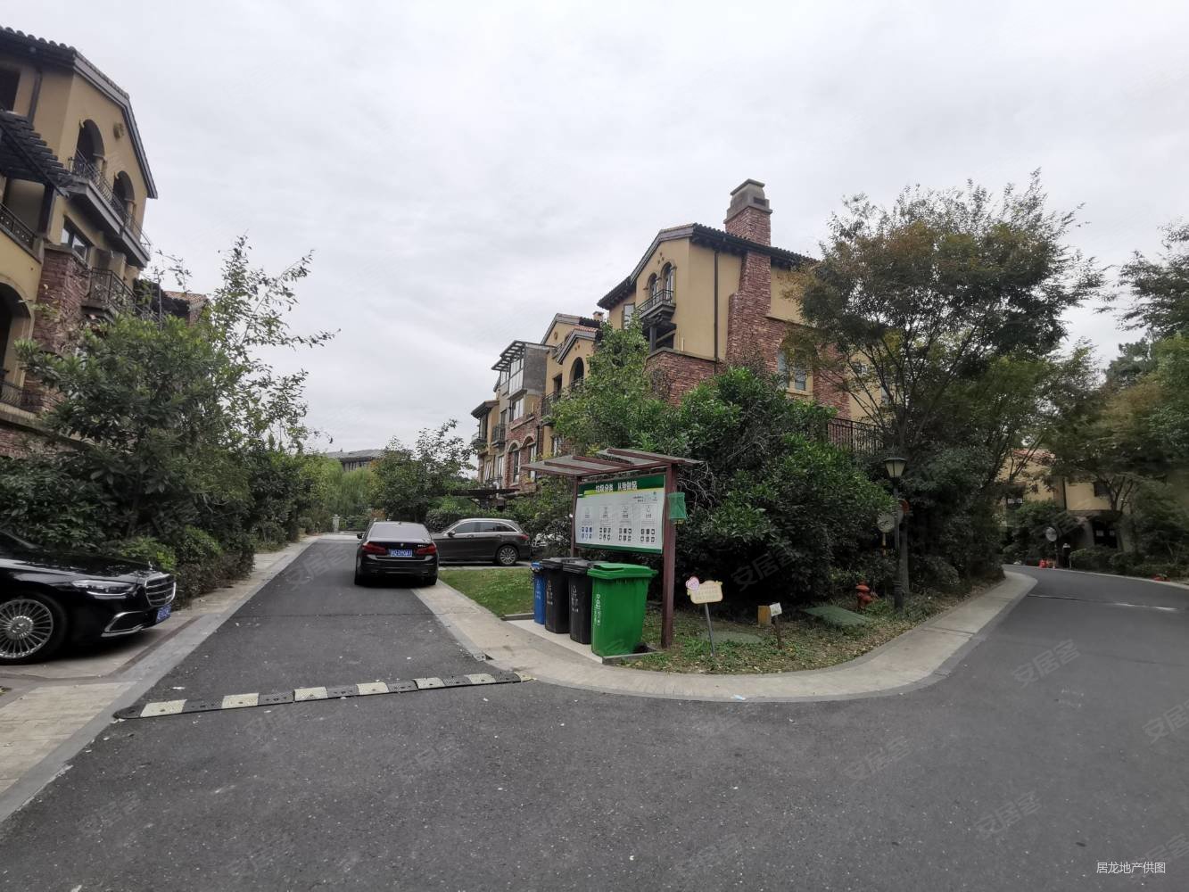 望府西鉴园排屋东边套送四个车位降价出售花园约200多平