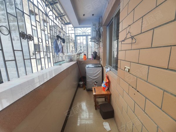 河池宜州宜州城区宜州区雅庭苑小区雅庭苑小区四房,配套齐全,有四台空调,拧包入住!出租房源真实图片