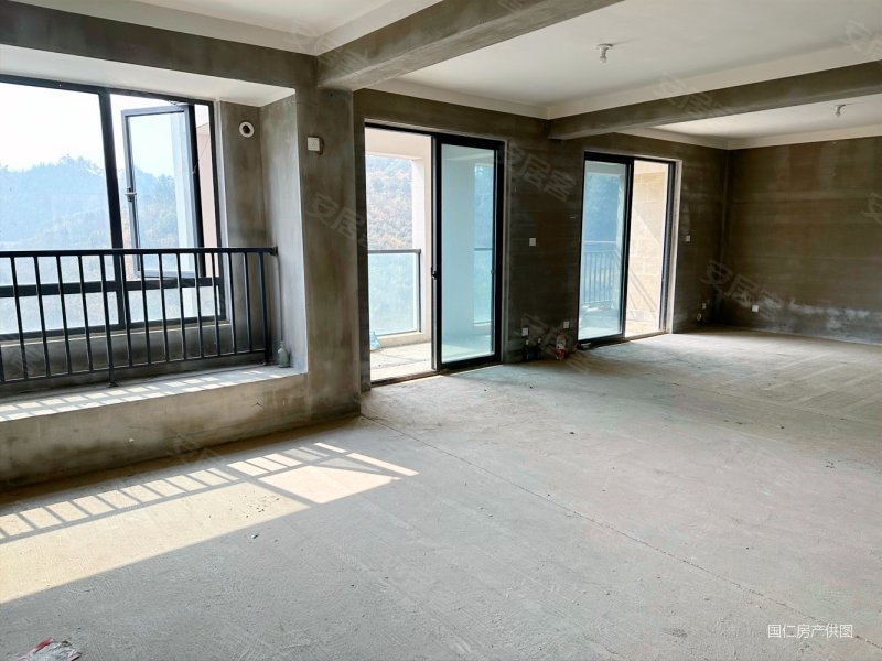 临安 买大三房 门口就是博物馆,环境优美 还带个车位哦,和煦锦庭二手