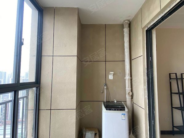 贵阳小河经开区长江路恒大翡翠华庭长江路 地铁口 恒大翡翠华庭 二房出租 拎包入住 家具齐全出租房源真实图片