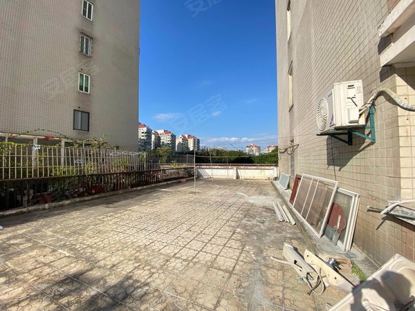 福州仓山金祥路风荷苑金祥地铁口精装单身公寓!带私人百平大露台!