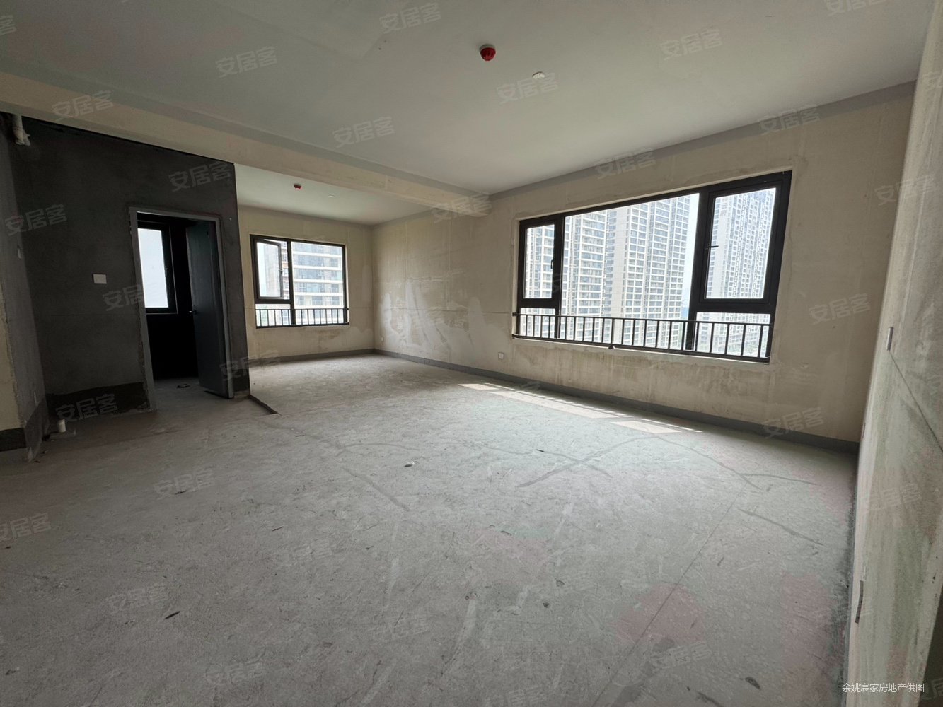 红星江月府3室2厅2卫122㎡南北120万