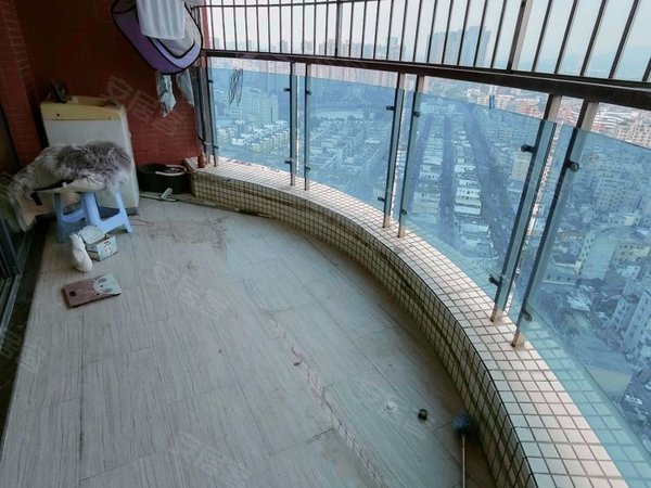 深圳宝安松岗鸿盛花园松岗华润万家,鸿盛花园,大四房两卫,高楼层南北