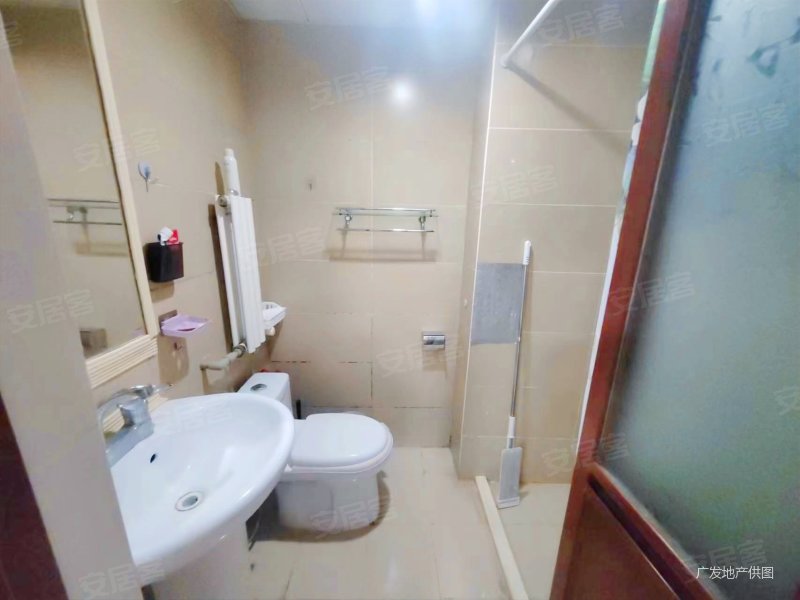 正弘数码公寓 省s验   精装40平米两房  可小刀!