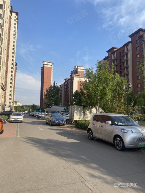 天宝福苑,紧邻一中十一中,房主装修没住过,家电不动