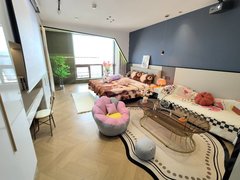 泉州石狮石狮泰禾广场八七路靠金相夜市狮标，智能投影，大落地窗，拎包入住押一付一。出租房源真实图片