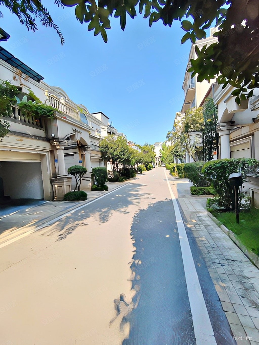 五矿万境蓝山5室3厅5卫211.15㎡南北440万