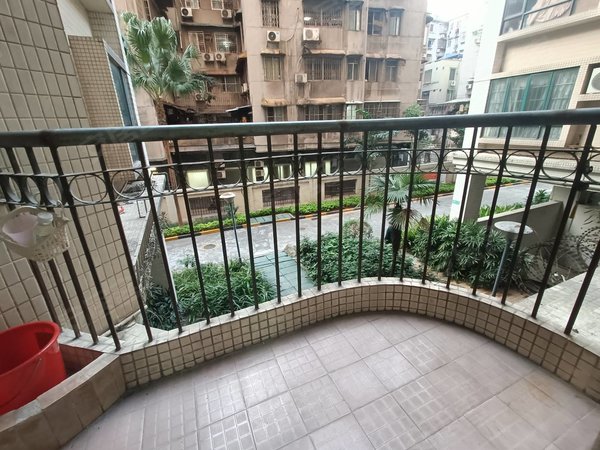 广州荔湾中山八路富力广场t区富力广场 三房电梯 三房拎包入住出租