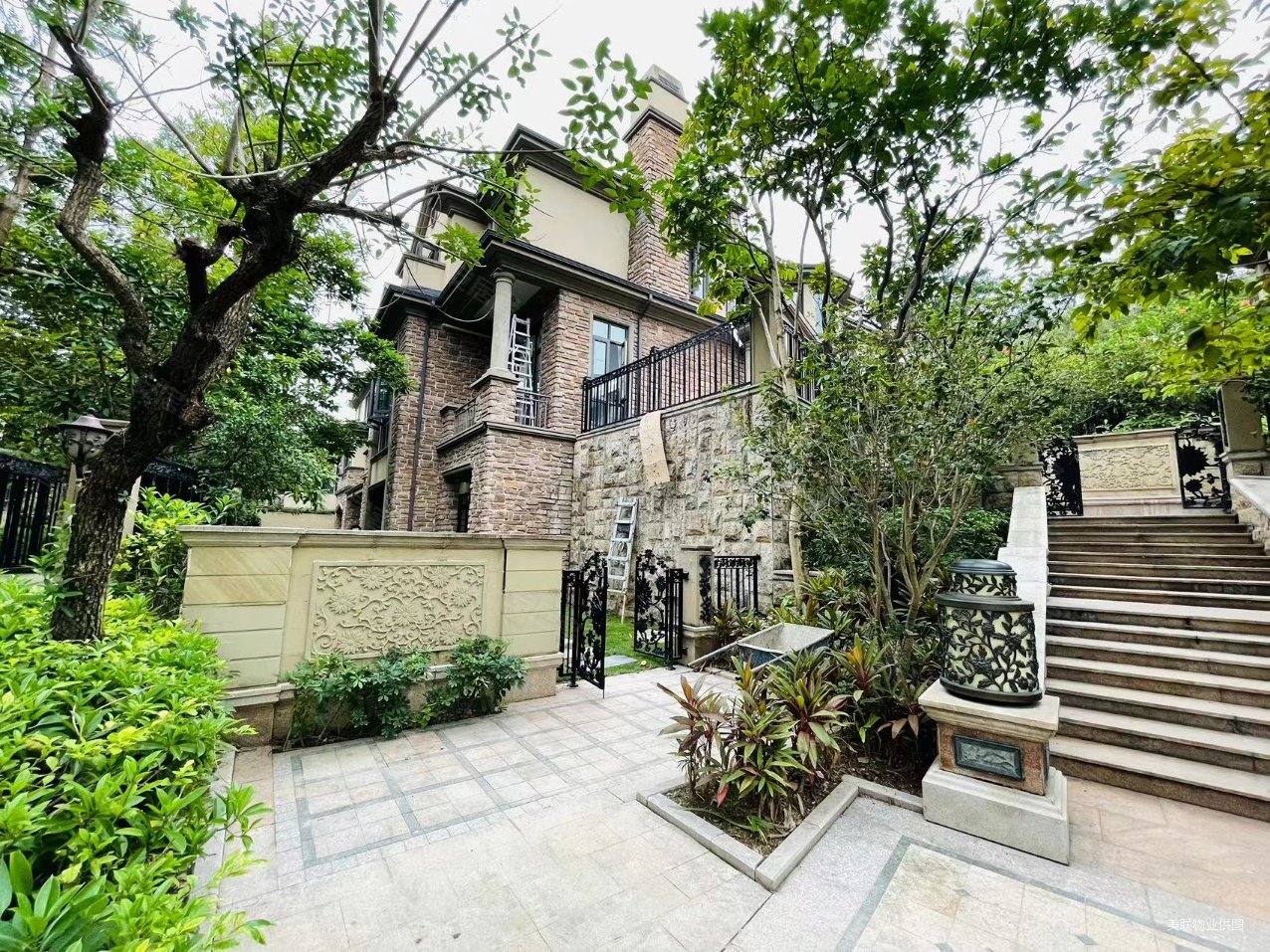 水榭山端头位豪华别墅,业主急卖随时安排看房,莱蒙水榭山二手房,0万,5