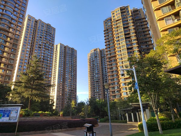 昆明官渡新螺蛳湾中豪悦城花园中豪悦城花园 3室2厅2卫 精装修 110平