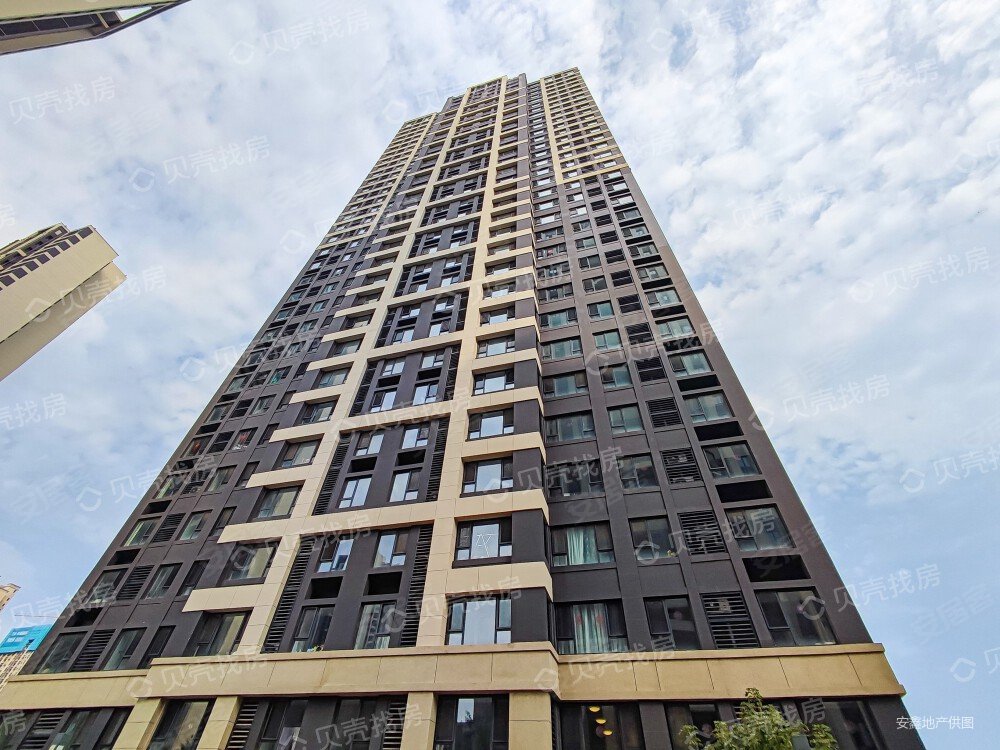 26万,25楼不是顶,精装修,现房,loft.月租1500.,中海万锦公馆(商住楼)