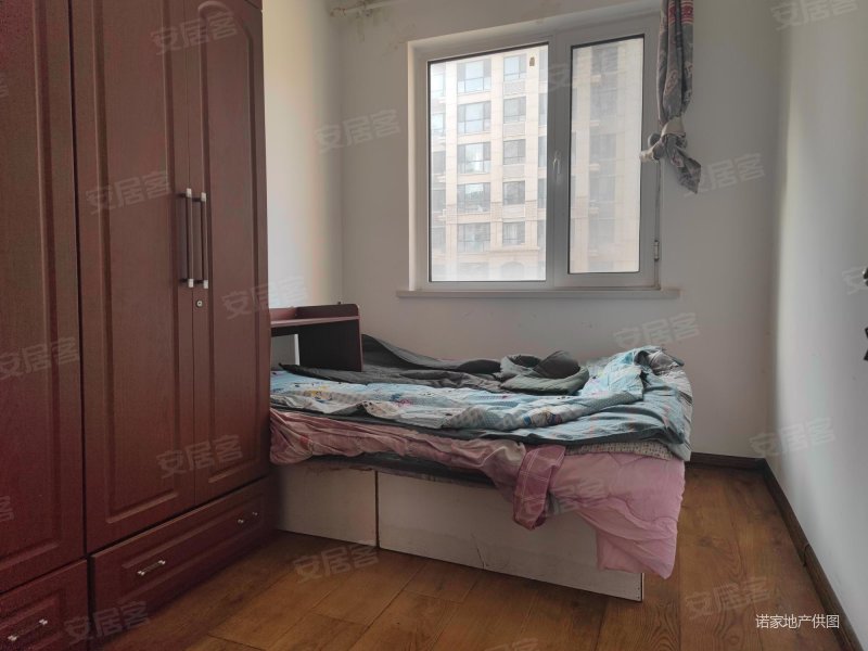 南北通透 满二 刚需小三居 精装可拎包入住 商业配套成熟,聚美东湾