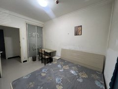 阿克苏阿克苏市阿克苏城区金兰广场隔壁榛玉花园，月付低层合租房中卧室设施齐全，拎包入住出租房源真实图片