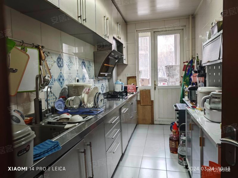 西湖13号楼3精装三居室楼间距非常大