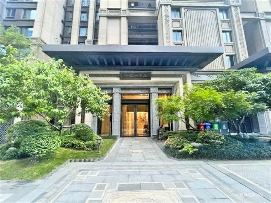 梅溪湖园林天花板建发央著边户101平南北中层毛坯三房
